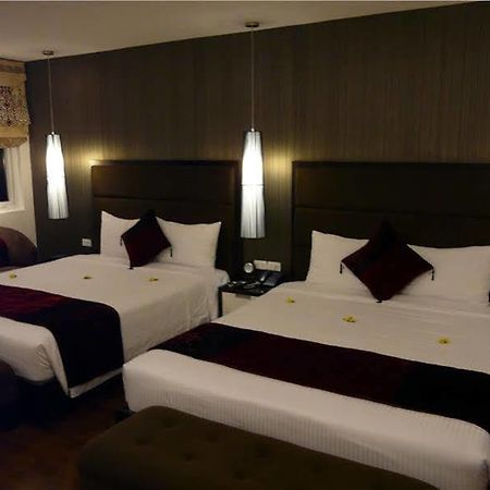 Hotel Orchid Kochi Esterno foto