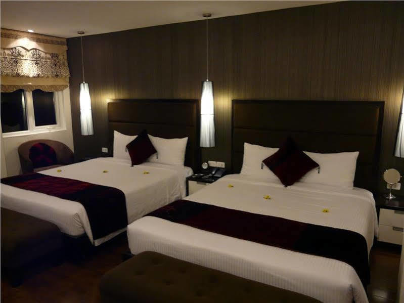 Hotel Orchid Kochi Esterno foto